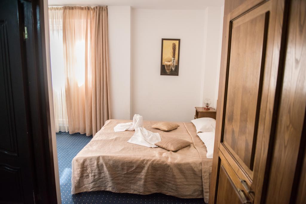 Hotel Dynes Eforie Nord Exteriör bild